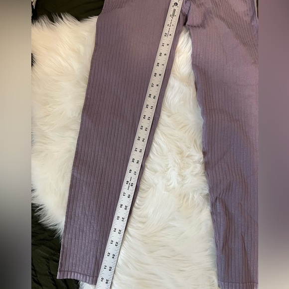Good American Lavender ribbed compression leggings size 3/4 NWT - Picture 6 of 7